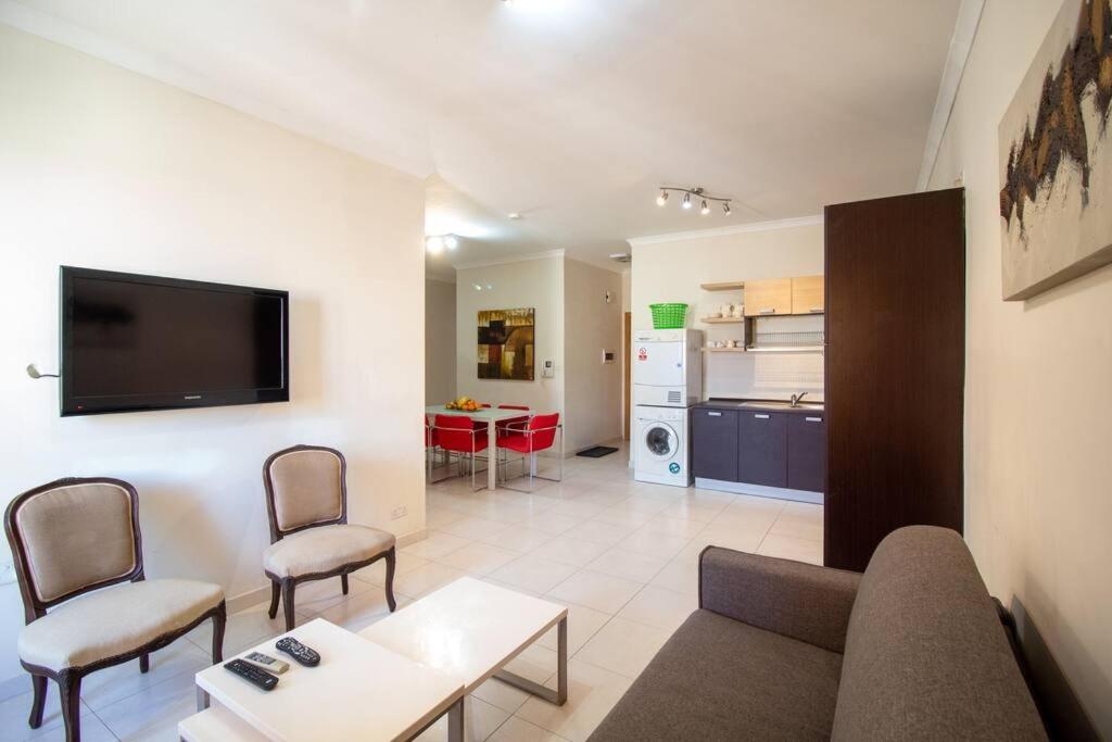 Modern Apt In The Heart Of Maltese Nightlife Saint Julian's Exterior photo